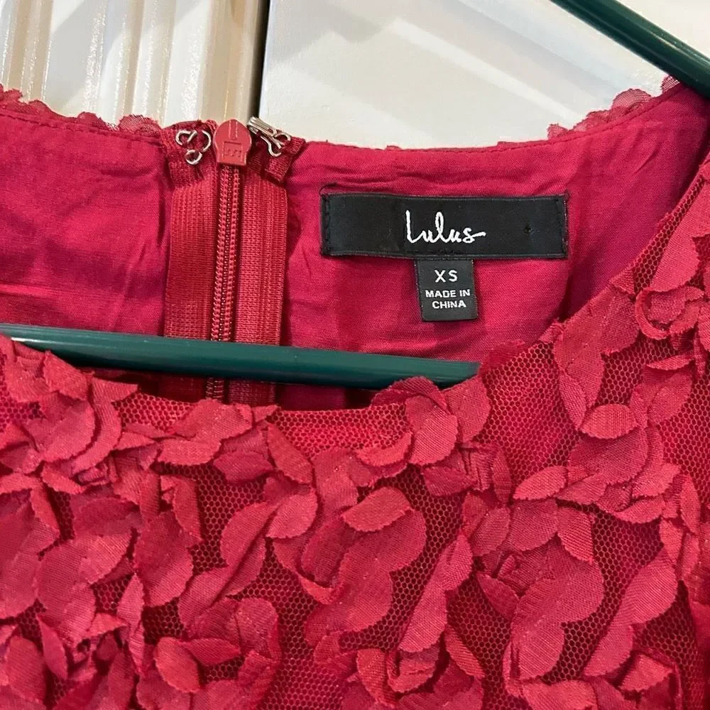 Lulus wine red